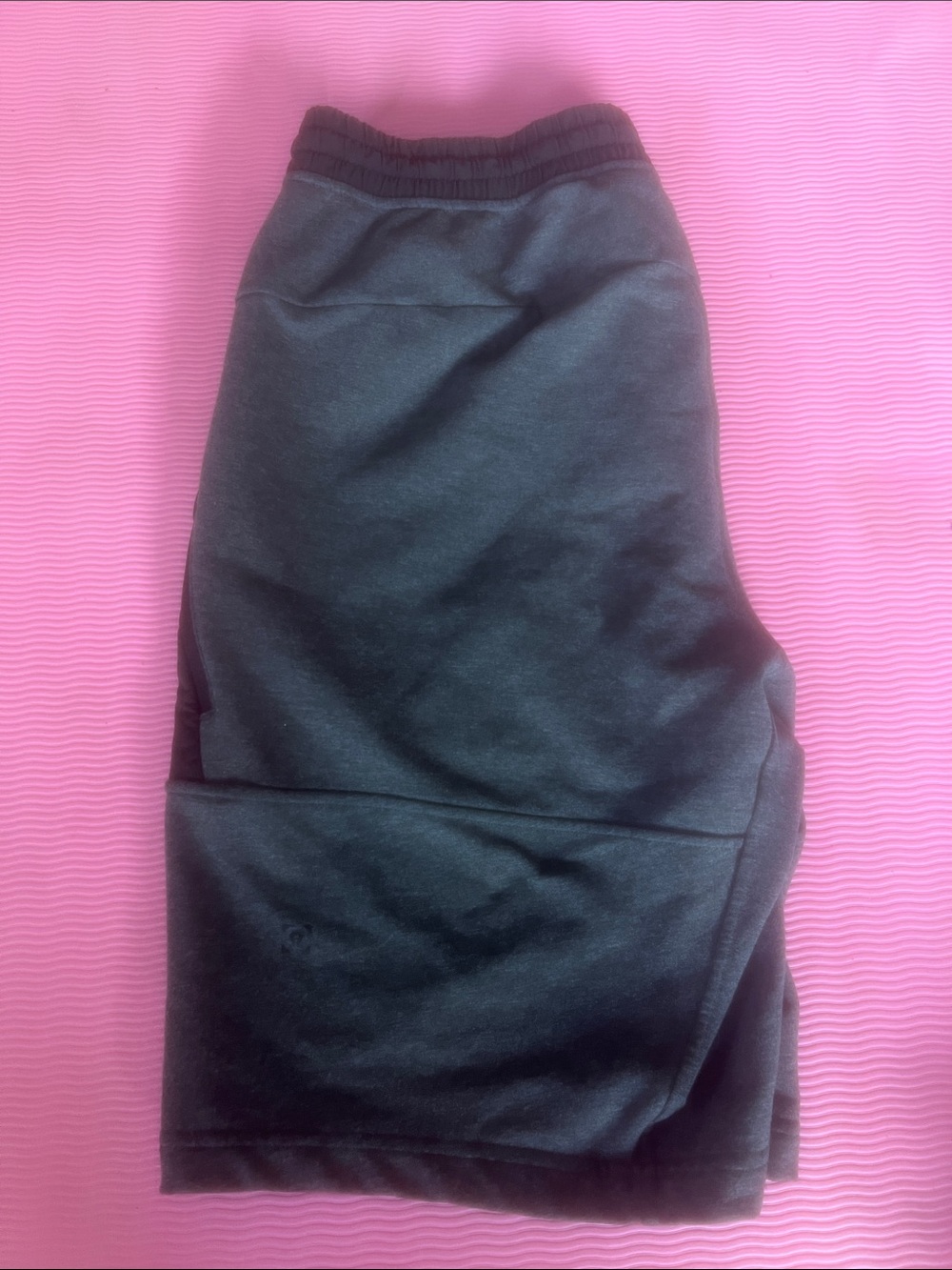 lululemon athletica Men's Two-Tone Charcoal and Black Athletic Shorts - Picture 2 of 4